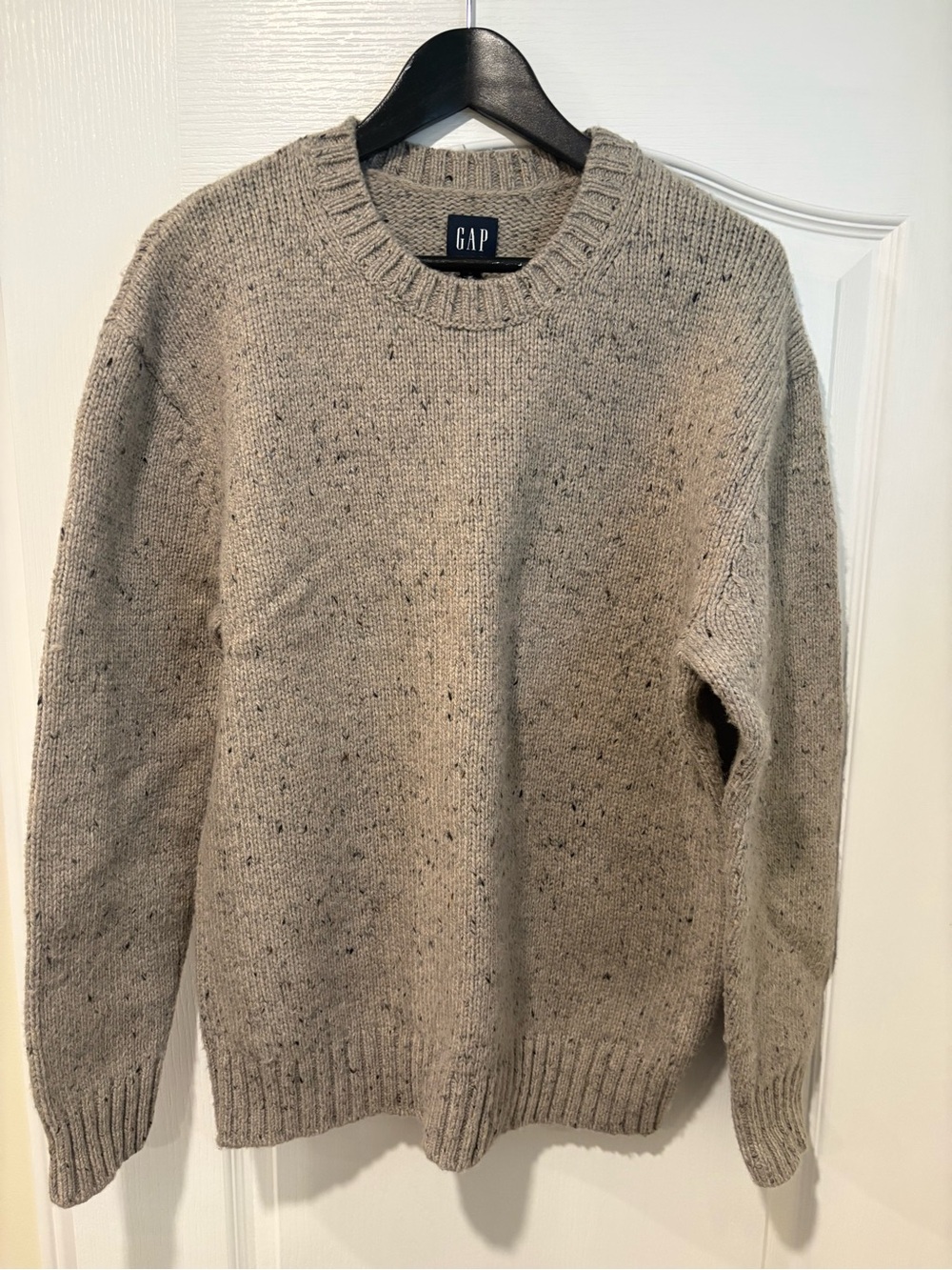 GAP Men’s Speckled Light Gray Crewneck Sweater